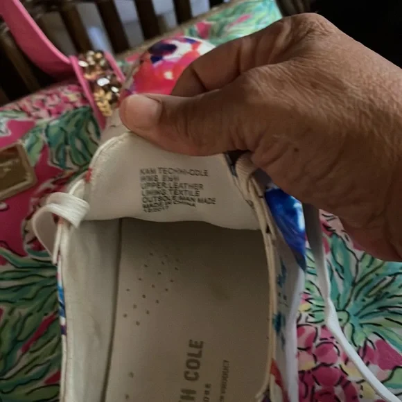 Kenneth Cole size 8.5 sneakers multi colored ready to sell pre-owned. Feels good - Picture 8 of 9